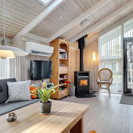 Peter - 400m From The Sea By Interhome Hals