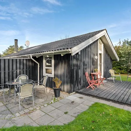 Peter - 400m From The Sea By Interhome Hals