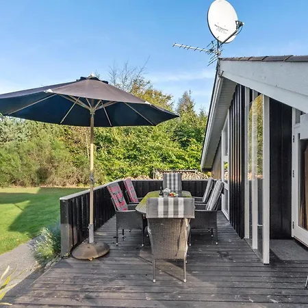 Peter - 400m From The Sea By Interhome Hals